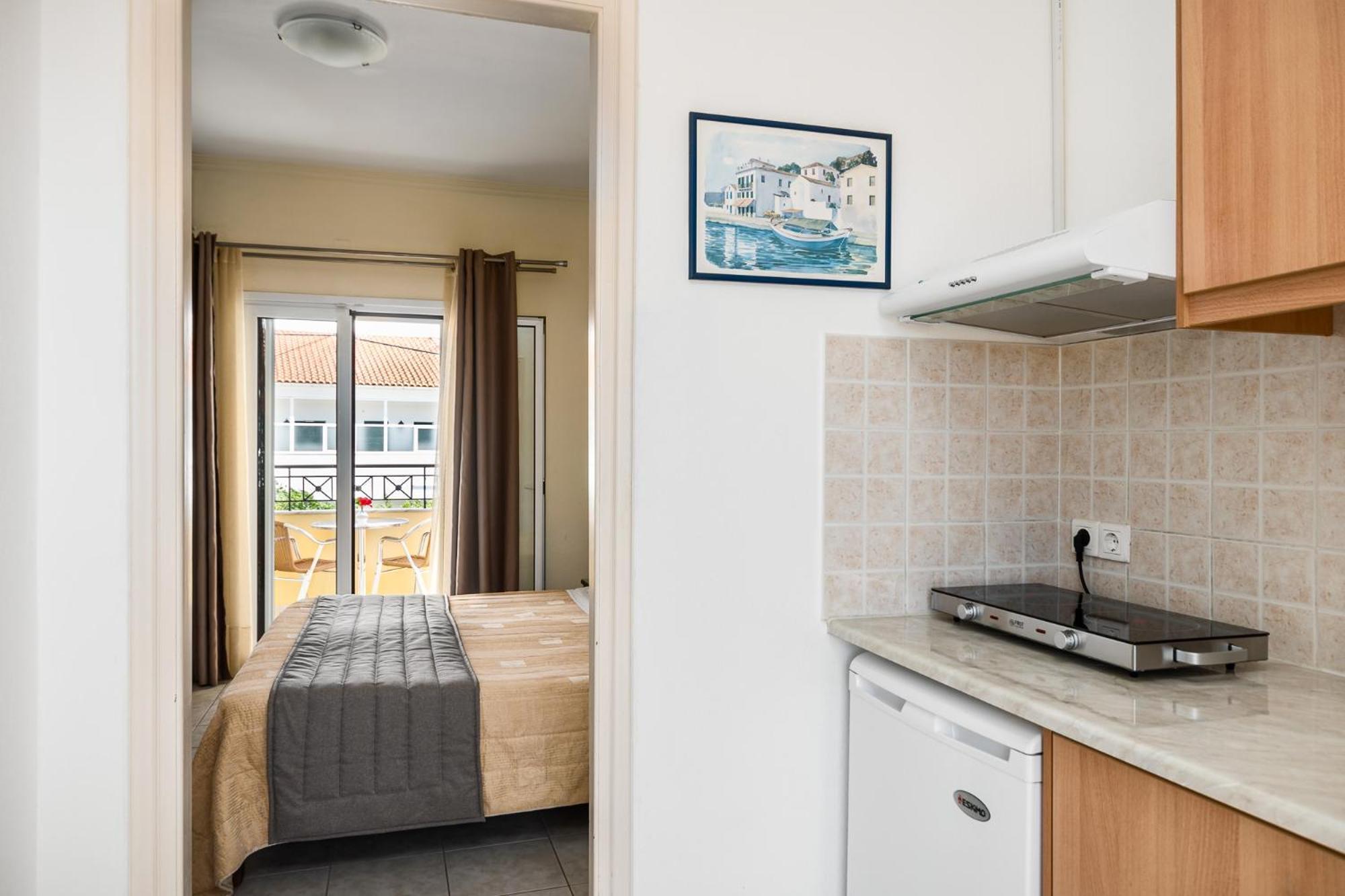 Konstantina Apartments Kávos Exteriör bild